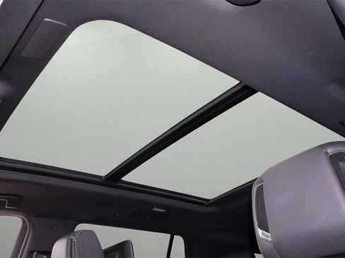 Used 2023 Cadillac Escalade Premium Luxury image 31