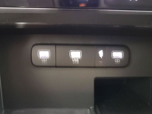 Certified 2024 Kia Carnival SX FWD image 35