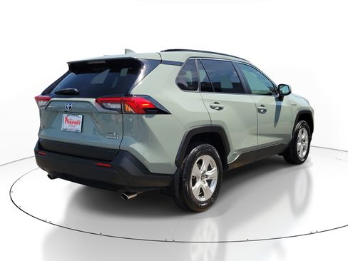 Used 2020 Toyota RAV4 XLE w/ Convenience Package AWD/4WD image 4