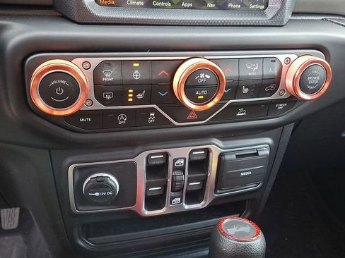 Used 2023 Jeep Wrangler Sport S image 16