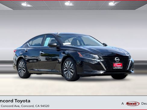 Used 2025 Nissan Altima 2.5 SV image 1