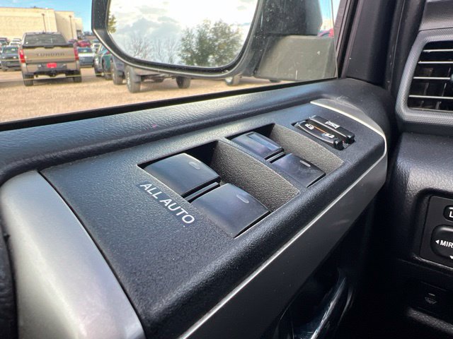 Used 2018 Toyota 4Runner SR5 AWD/4WD image 16