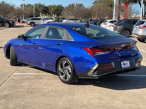 Used 2025 Hyundai Elantra SEL image 7