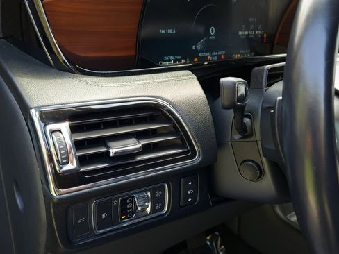 Used 2023 Lincoln Navigator Reserve image 13