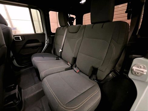 Used 2024 Jeep Wrangler Unlimited Sahara AWD/4WD image 25