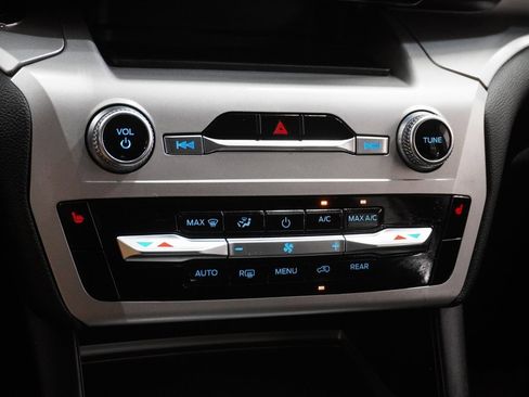 Used 2022 Ford Explorer XLT w/ Class IV Trailer Tow Package image 27