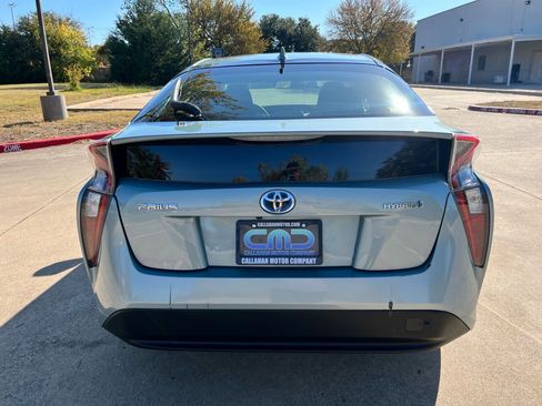 Used 2016 Toyota Prius Two image 6