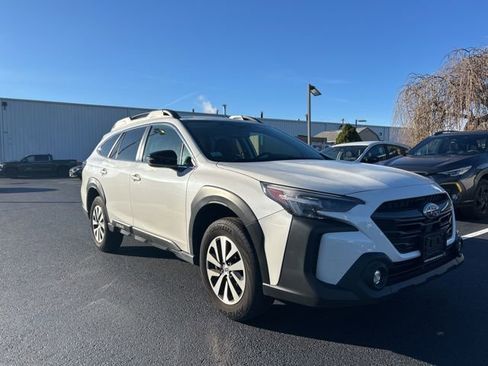 Used 2023 Subaru Outback Premium image 3