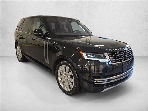 Used 2023 Land Rover Range Rover SE AWD/4WD image 3