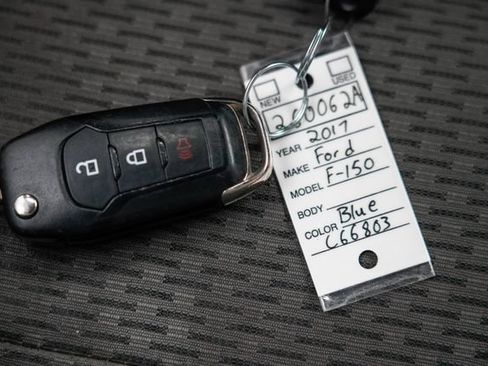 Used 2017 Ford F150 XLT AWD/4WD image 9