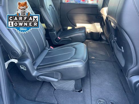 Used 2025 Chrysler Pacifica Select FWD image 24