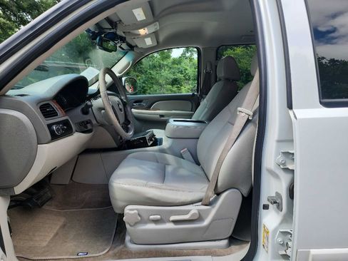 Used 2008 Chevrolet Suburban LT w/ LT Preferred Equipment Group RWD image 14