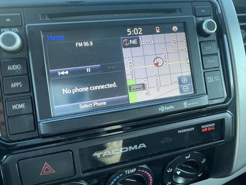 Used 2015 Toyota Tacoma 4x4 Double Cab w/ TRD Off-Road Package image 30