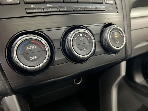 Used 2014 Subaru Forester 2.5i Limited image 16