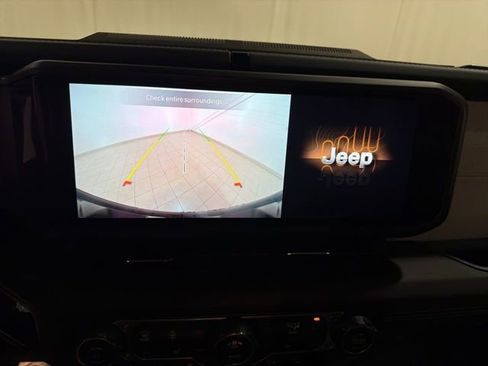Used 2025 Jeep Wrangler Unlimited Sahara w/ Safety Group AWD/4WD image 18