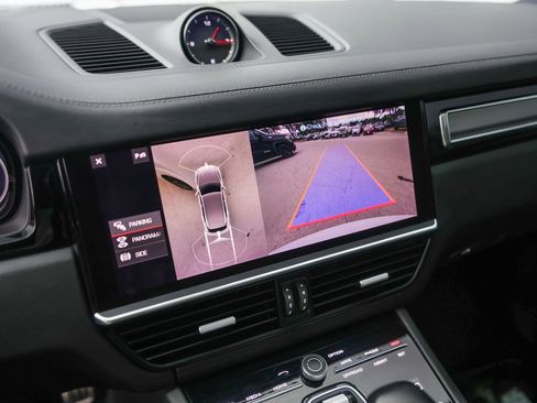 Used 2020 Porsche Cayenne Turbo w/ Assistance Package image 17