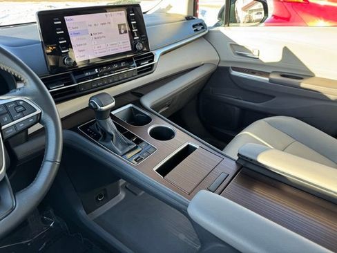 Certified 2024 Toyota Sienna XLE image 19