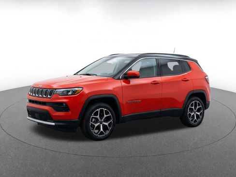 Used 2025 Jeep Compass Limited AWD/4WD image 3
