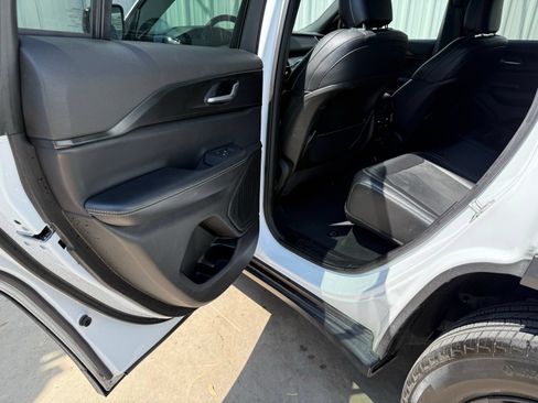 Used 2024 Jeep Grand Cherokee Altitude RWD image 12