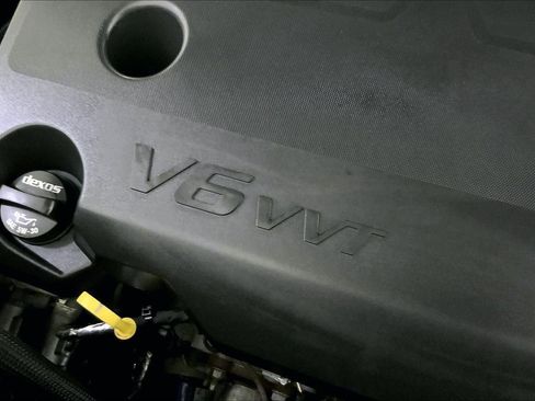 Used 2023 Chevrolet Traverse LT image 31