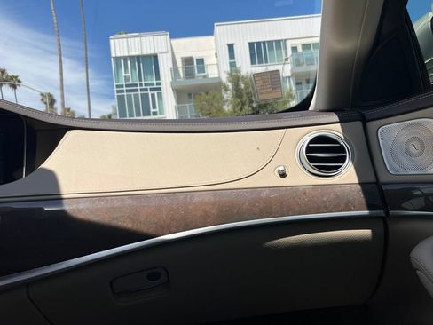 Used 2019 Mercedes-Benz S 560 Sedan image 24