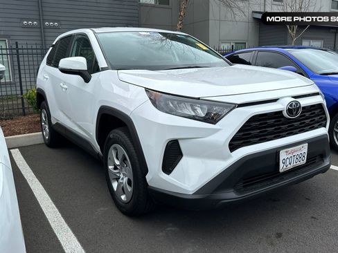 Used 2022 Toyota RAV4 LE image 1