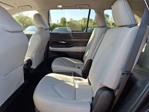 Certified 2025 Toyota Grand Highlander AWD image 11