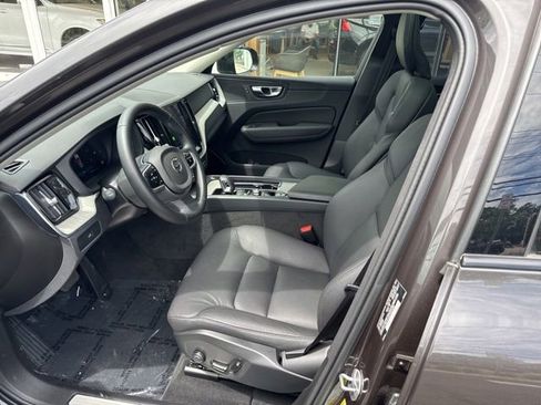 Certified 2025 Volvo XC60 B5 Plus AWD/4WD image 20
