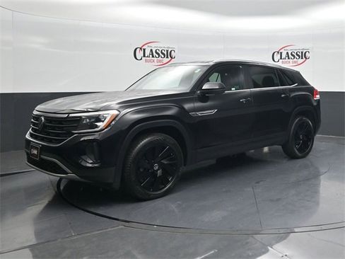 Used 2024 Volkswagen Atlas Cross Sport SE image 3