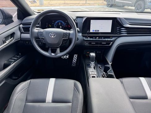 Used 2025 Toyota Camry SE w/ Convenience Package image 5