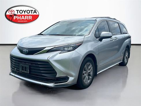 Used 2024 Toyota Sienna LE w/ LE Plus Package FWD image 1