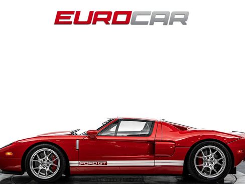 Used 2005 Ford GT RWD image 2