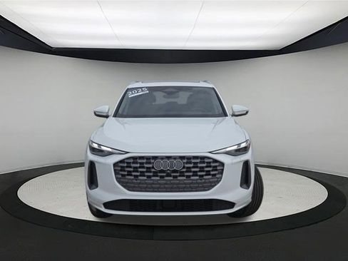 Certified 2025 Audi Q5 Premium w/ Convenience Package image 2