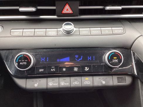 Used 2023 Hyundai Elantra SEL w/ Convenience Package image 21