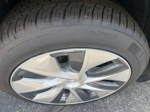 Used 2021 Tesla Model Y 2WD image 26