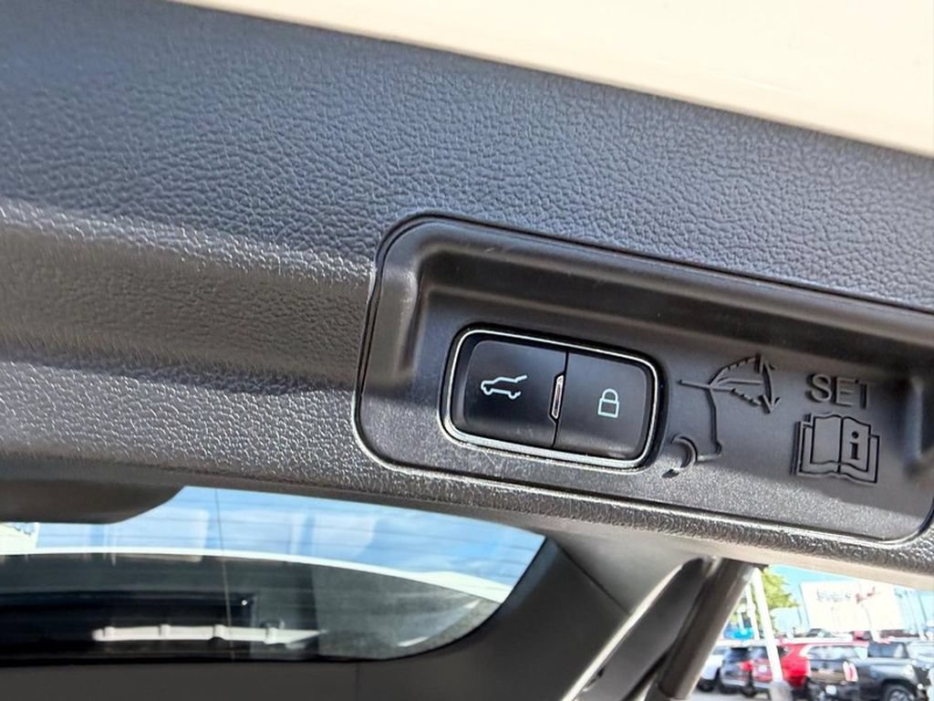 Used 2020 Ford Explorer XLT w/ Equipment Group 202A AWD/4WD image 5