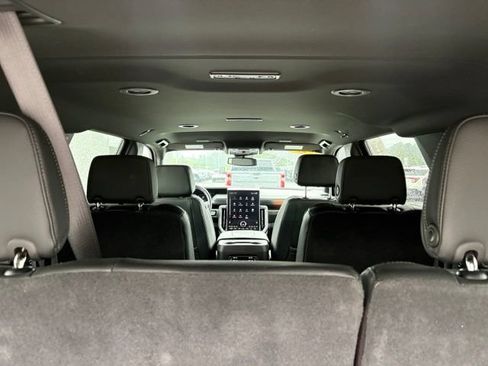 Used 2025 GMC Yukon XL Denali AWD/4WD image 32