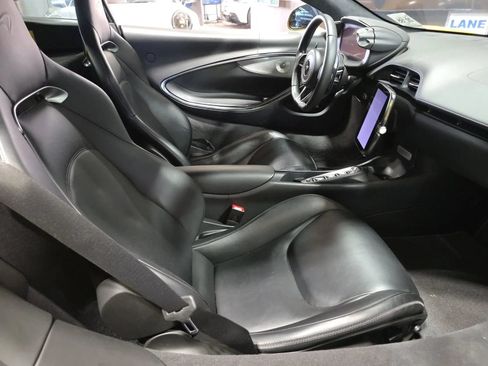 Used 2023 McLaren Artura RWD image 7