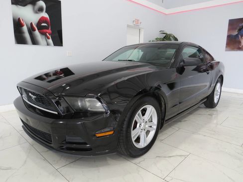 Used 2014 Ford Mustang V6 2dr Fastback image 7
