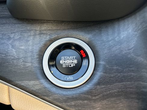 New 2025 Jeep Grand Cherokee Limited w/ Luxury Tech Group II image 44