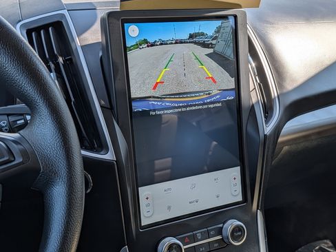 Certified 2024 Ford Edge SE image 28