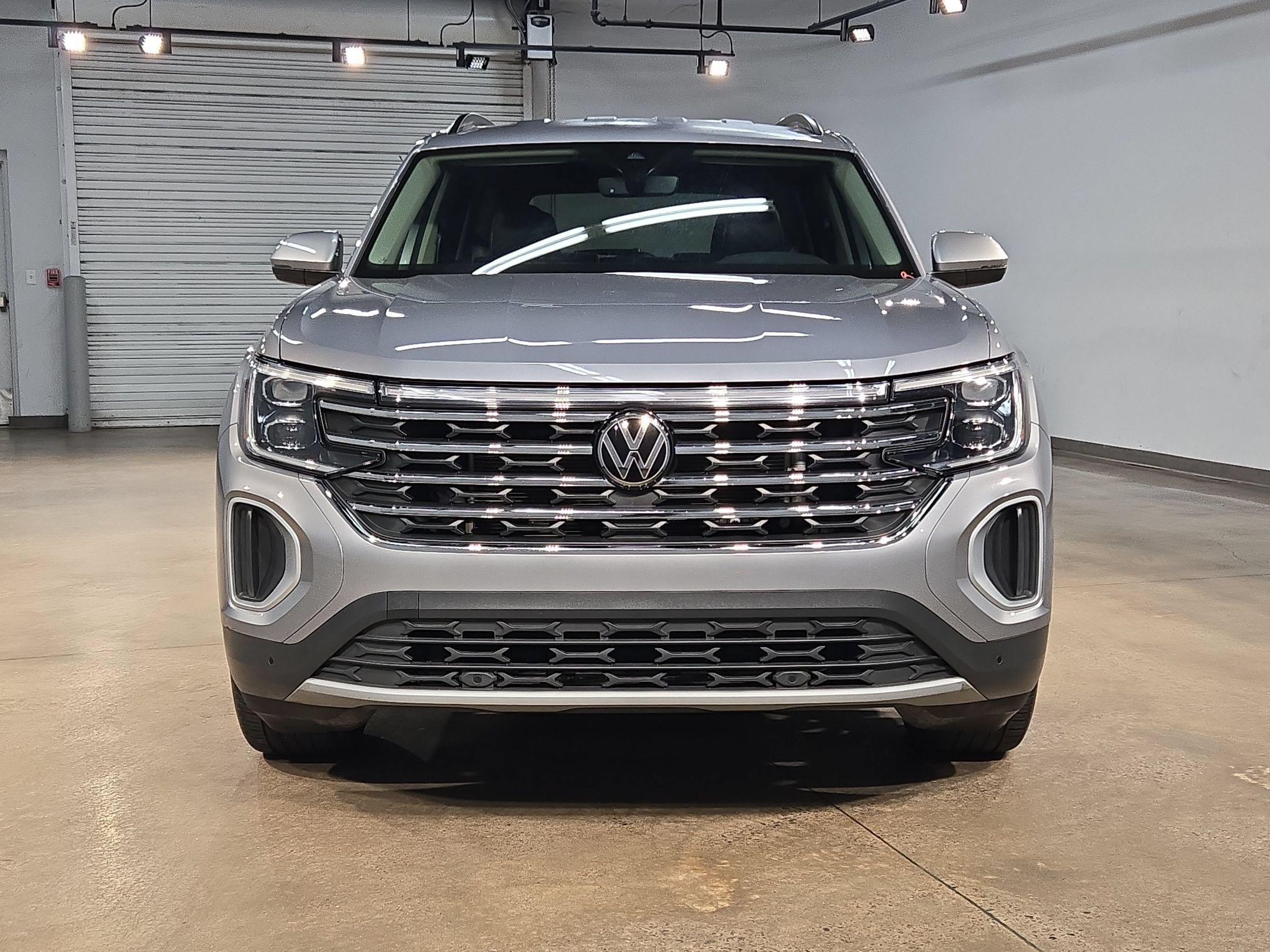 Used 2024 Volkswagen Atlas SE FWD image 2