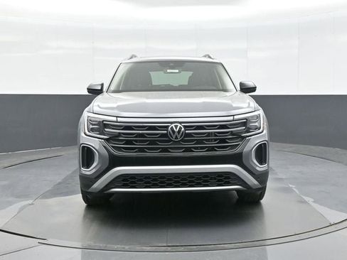 New 2026 Volkswagen Atlas Peak Edition image 2