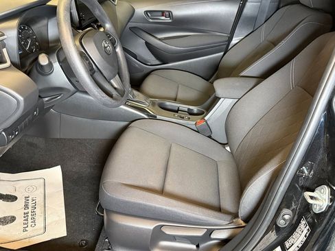 Used 2025 Toyota Corolla LE image 18