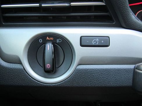 Used 2022 Volkswagen Passat 2.0T SE image 37