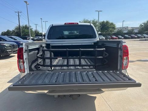 Used 2010 Nissan Frontier SE RWD image 4