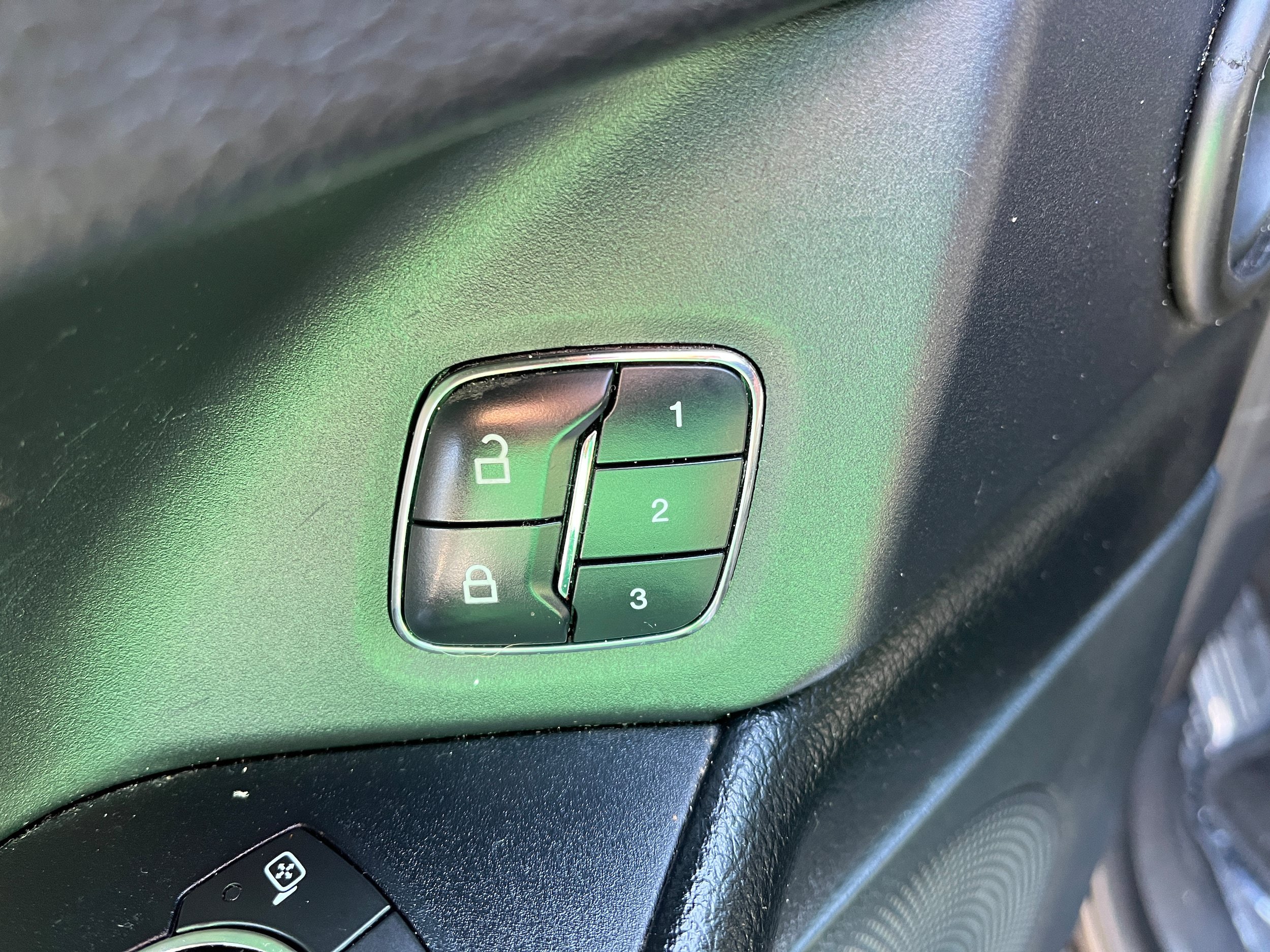 Used 2018 Ford Expedition Max XLT w/ Equipment Group 202A AWD/4WD image 14