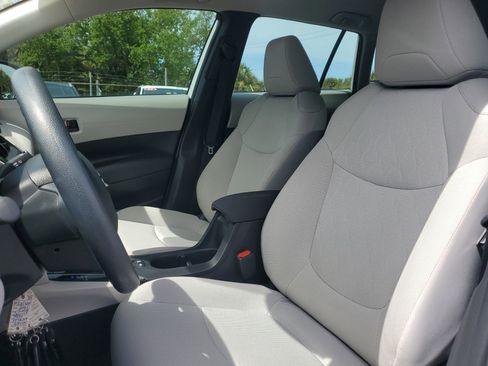 Used 2025 Toyota Corolla Cross L image 18