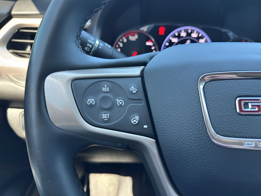 Used 2023 GMC Acadia Denali w/ Denali Technology Package AWD/4WD image 18