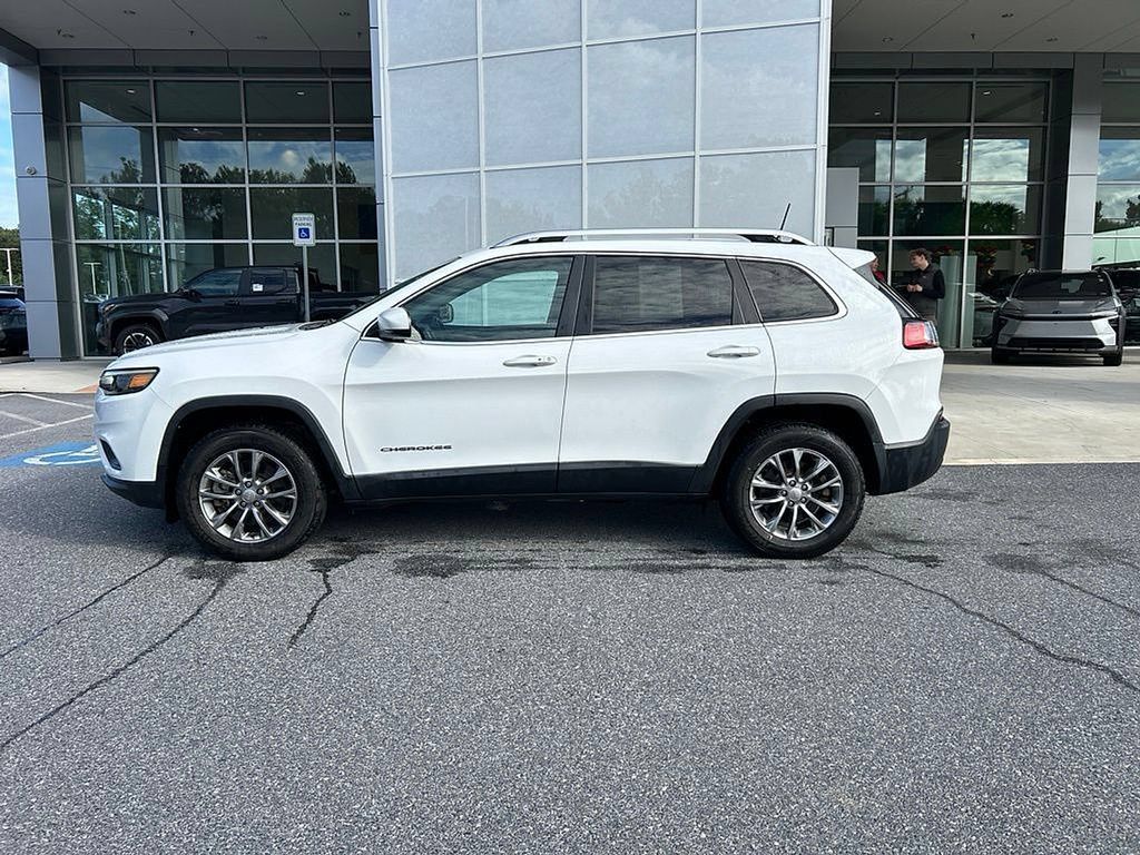 Used 2020 Jeep Cherokee Latitude Plus w/ Cold Weather Group AWD/4WD image 7